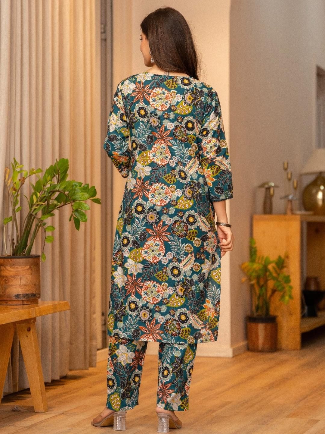 Women Green Pure Cotton Kurta Sets