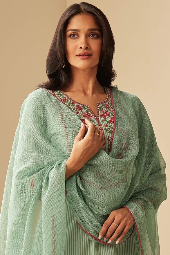 Women Cotton Blend Kurta Pant With Dupatta