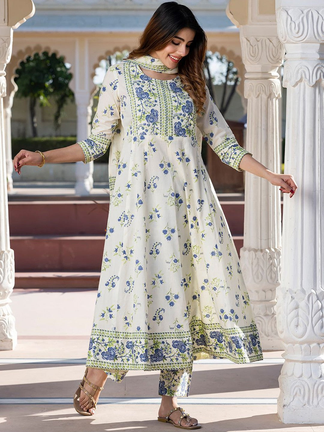 Women Floral Printed Regular Pure Cotton Kurta with Trousers & With Dupatta