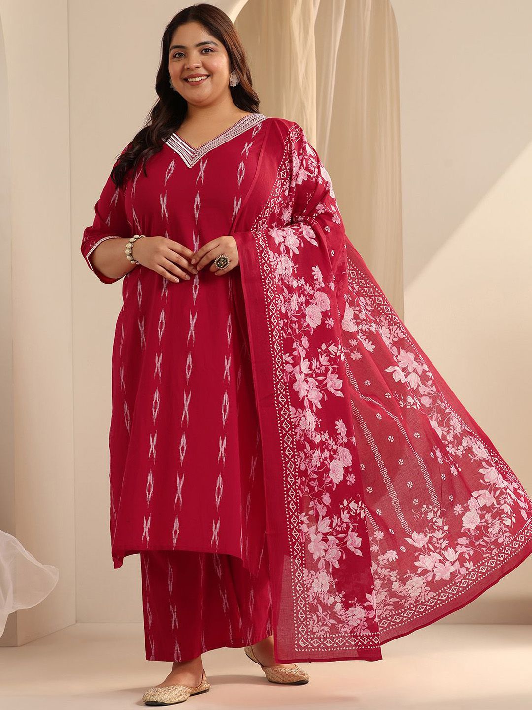 Plus Size Abstract Printed Straight Kurta With Trousers & Dupatta