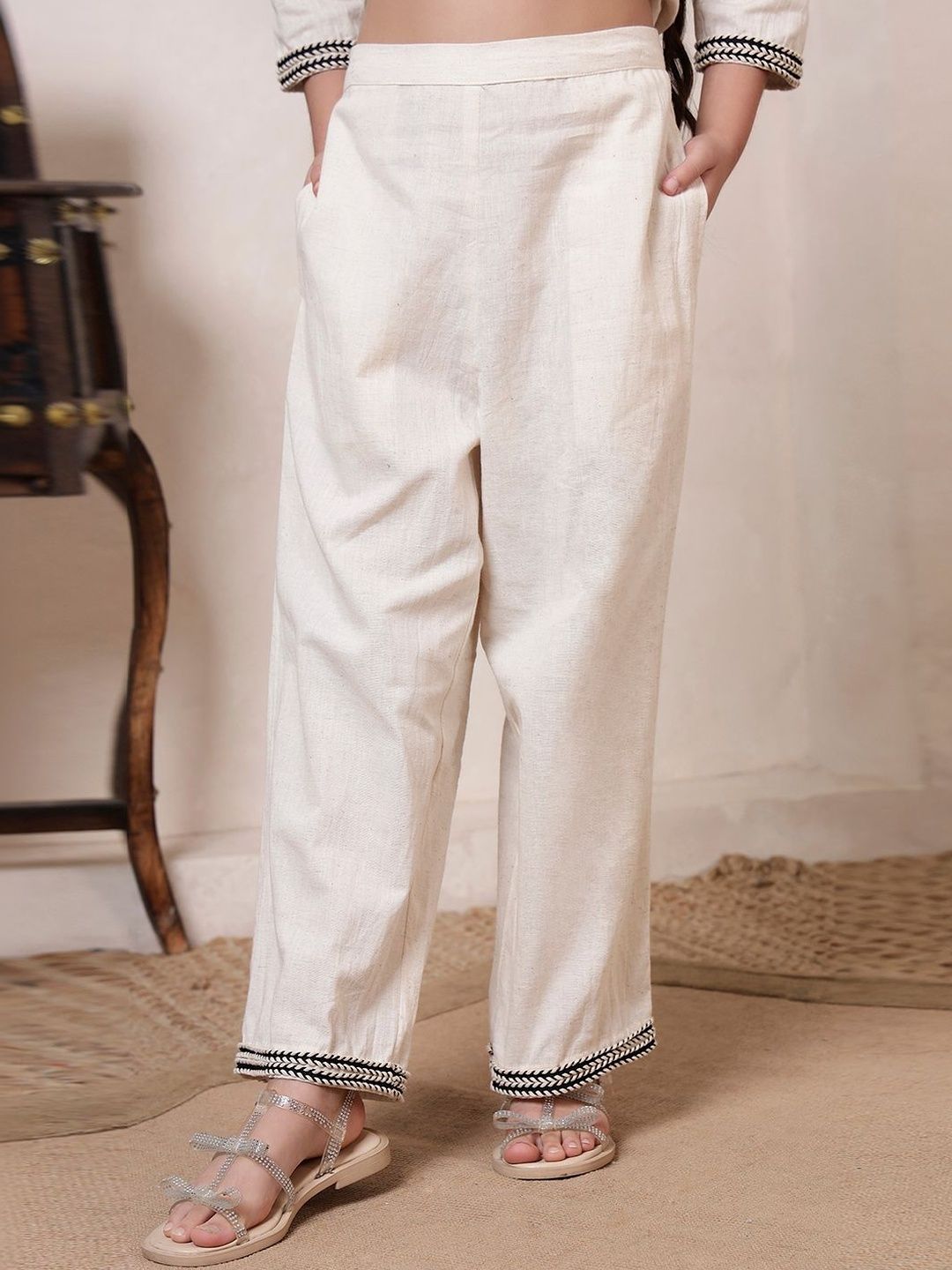 Girls Ethnic Motifs Embroidered Thread Work Pure Cotton Kurta with Palazzos