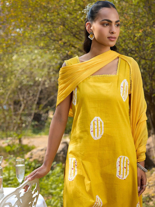Women Printed Regular Pure Cotton Kurta with Trousers & With Dupatta