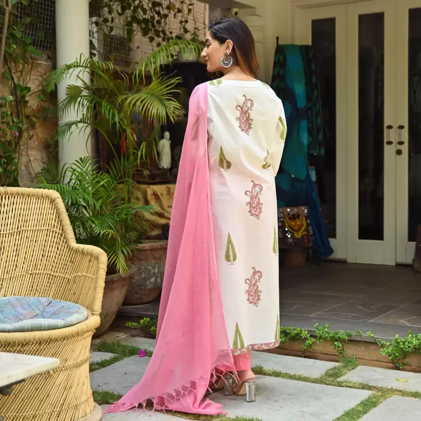 Women White & Pink Kurta, Pant And Dupatta Set Cotton Blend