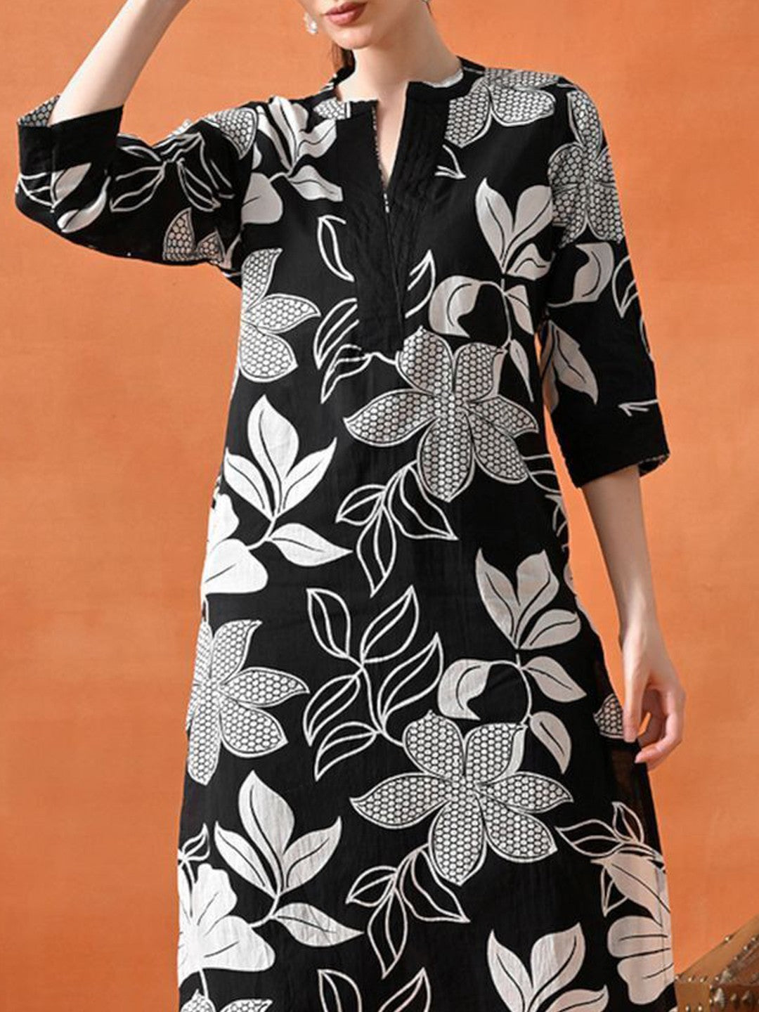 Women Floral Printed Cotton Kurta with Trousers