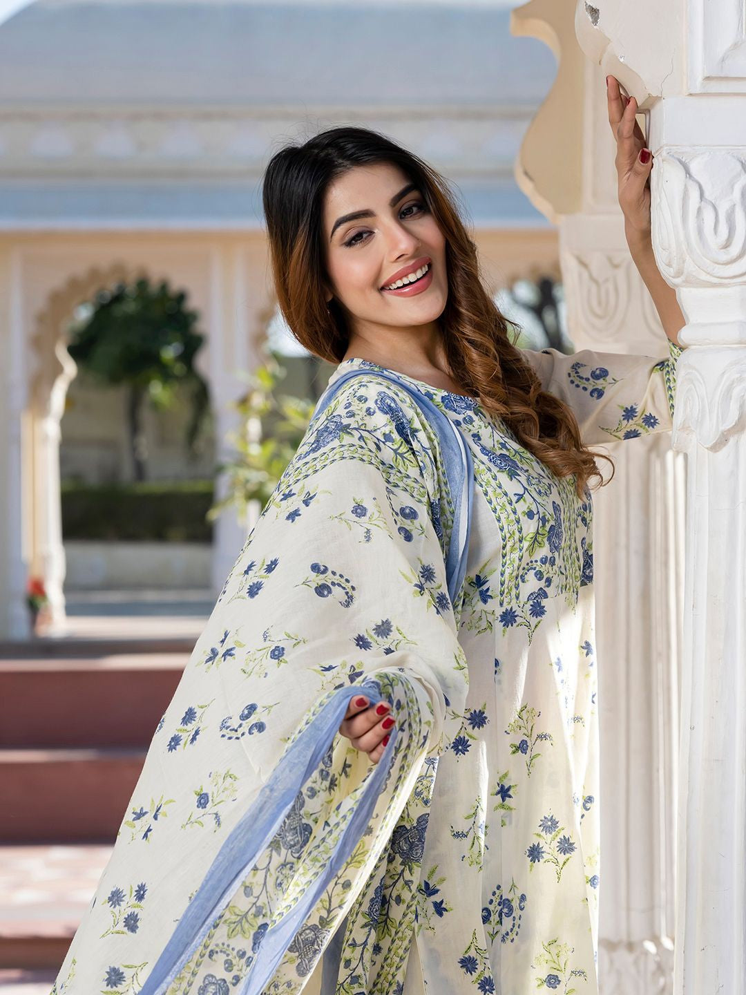 Women Floral Printed Regular Pure Cotton Kurta with Trousers & With Dupatta