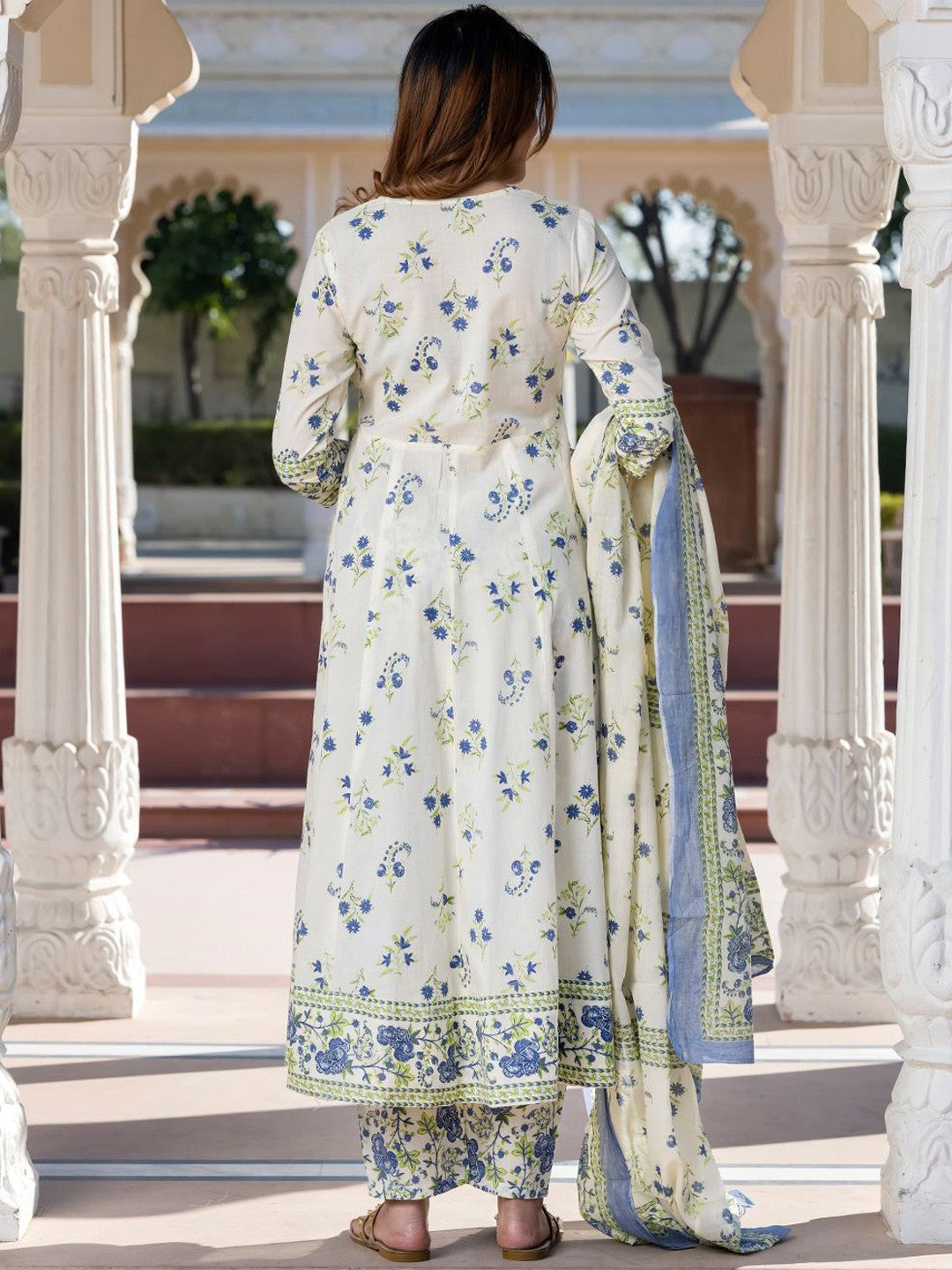 Women Floral Printed Regular Pure Cotton Kurta with Trousers & With Dupatta