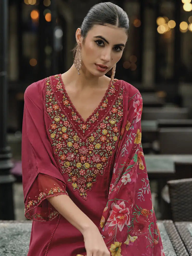 Women Kurta Pant Dupatta Set