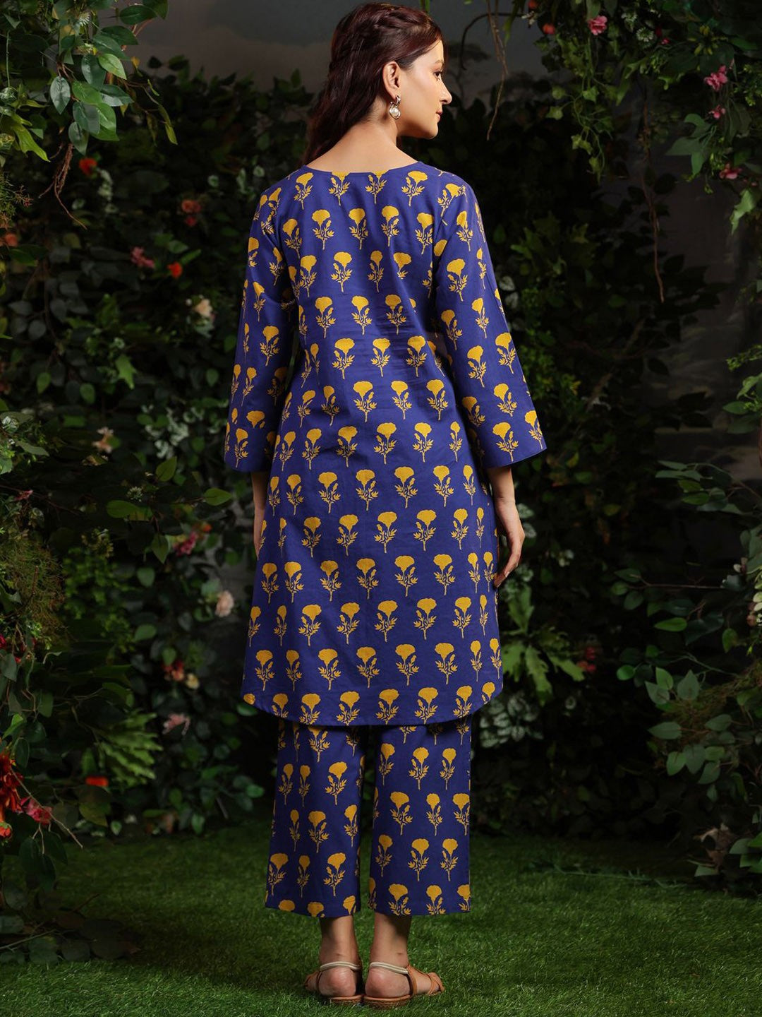 Floral Printed Mandarin Collar A-Line Pure Cotton Kurta With Trousers