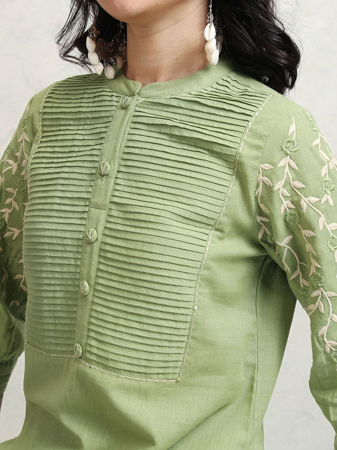 Women Floral Embroidered Regular Thread Work Pure Cotton Kurta with Trousers