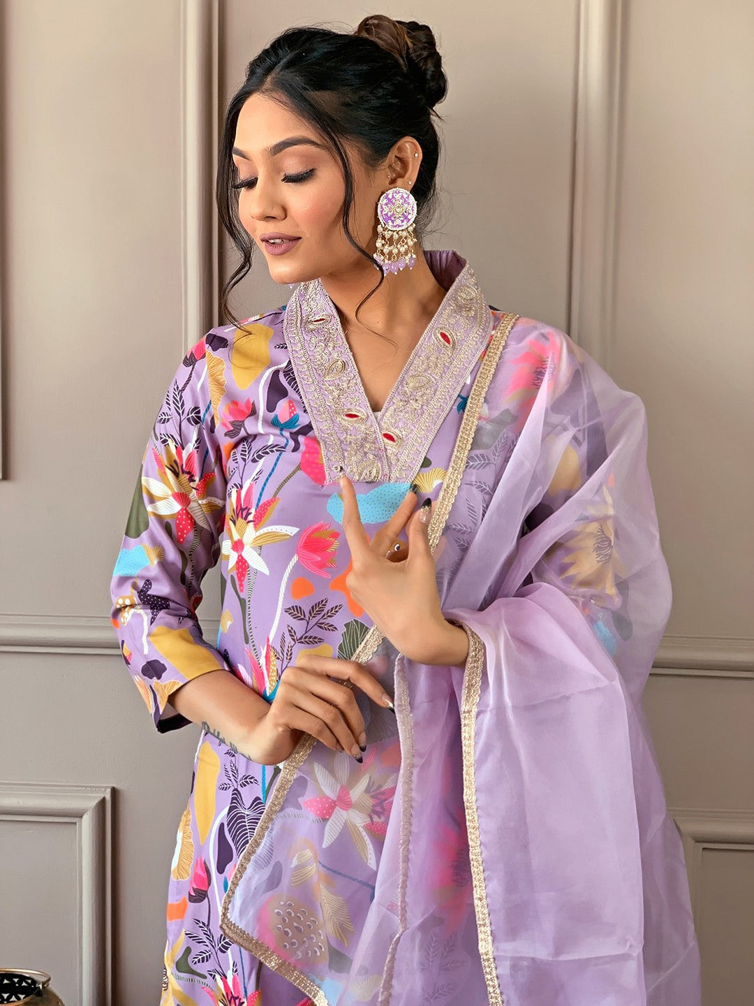 Floral Embroidered V Neck Three Quarter Sleeves Thread Work Kurta Set