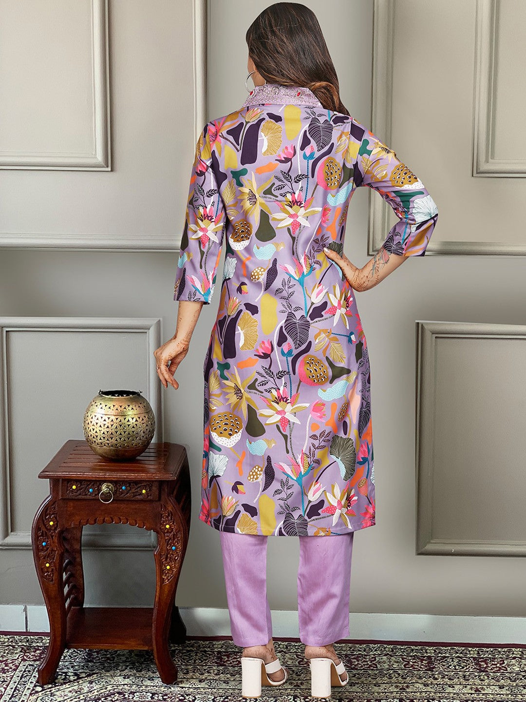 Floral Embroidered V Neck Three Quarter Sleeves Thread Work Kurta Set
