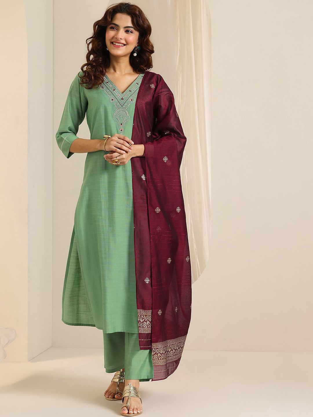 Floral Yoke Design V-Neck Straight Thread Work Kurta With Trousers & Dupatta