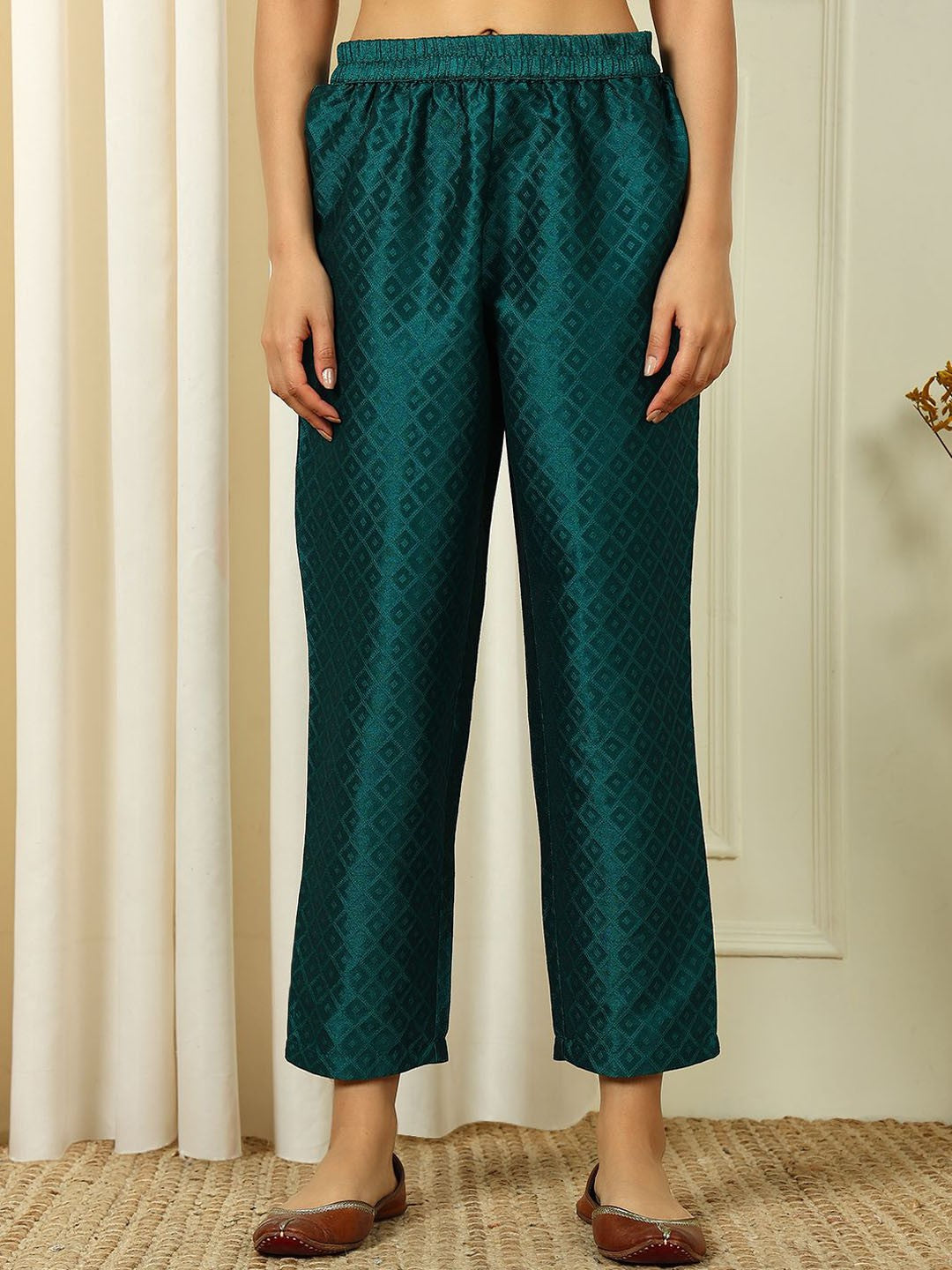 Women Floral Printed Regular Kurta with Trousers & With Dupatta