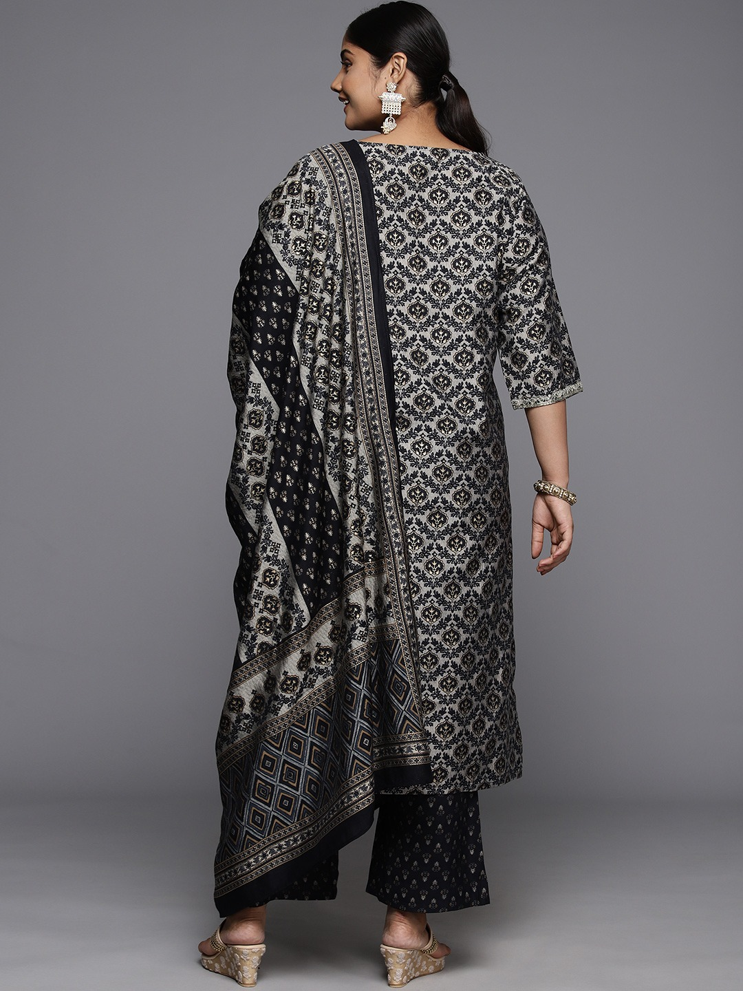 Plus Size Floral Yoke Design Sequinned Kurta with Trousers & Dupatta
