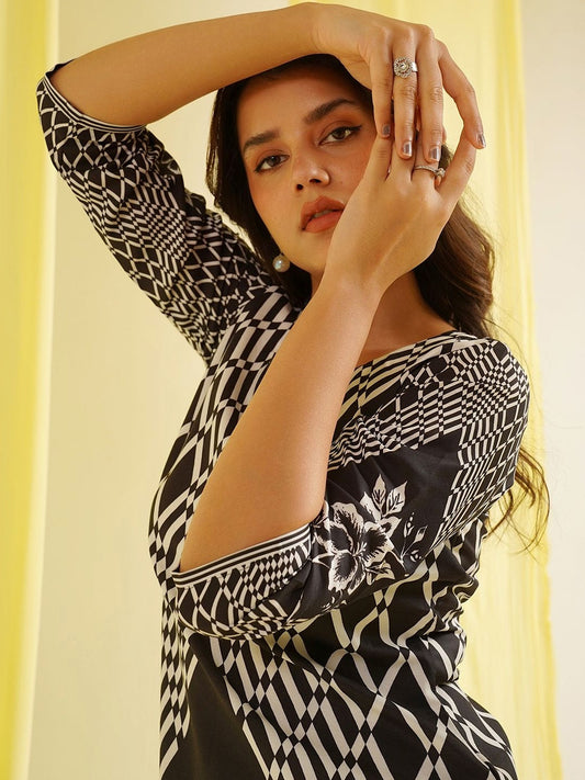 Women Printed Regular Kurta with Trousers