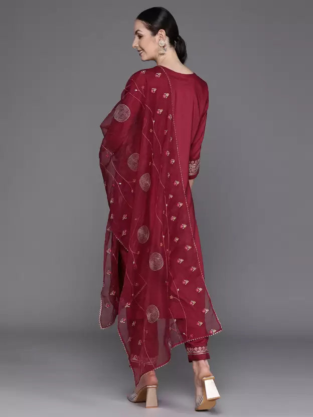 Women Silk Blend Kurta Pant Dupatta Set