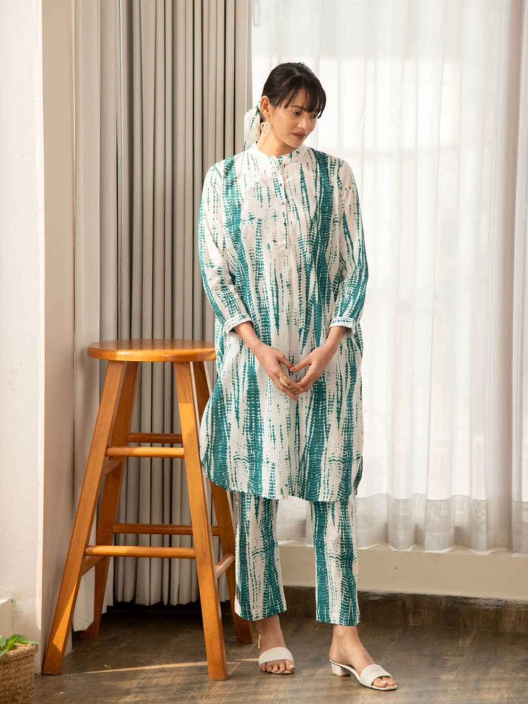 Shibori Dyed Mandarin Collar Straight Kurta With Trousers