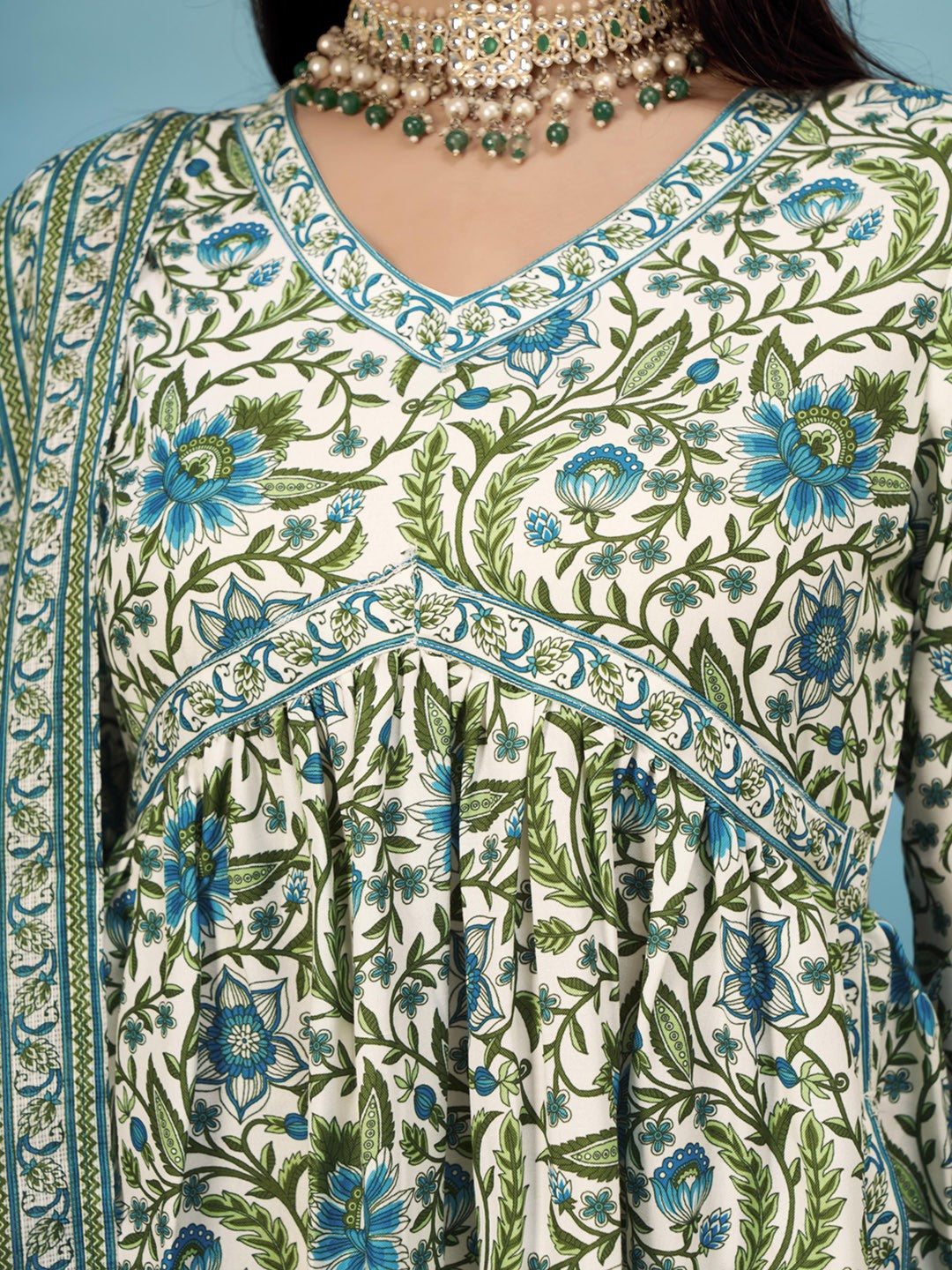 Women Floral Printed Regular Kurta with Trousers & With Dupatta