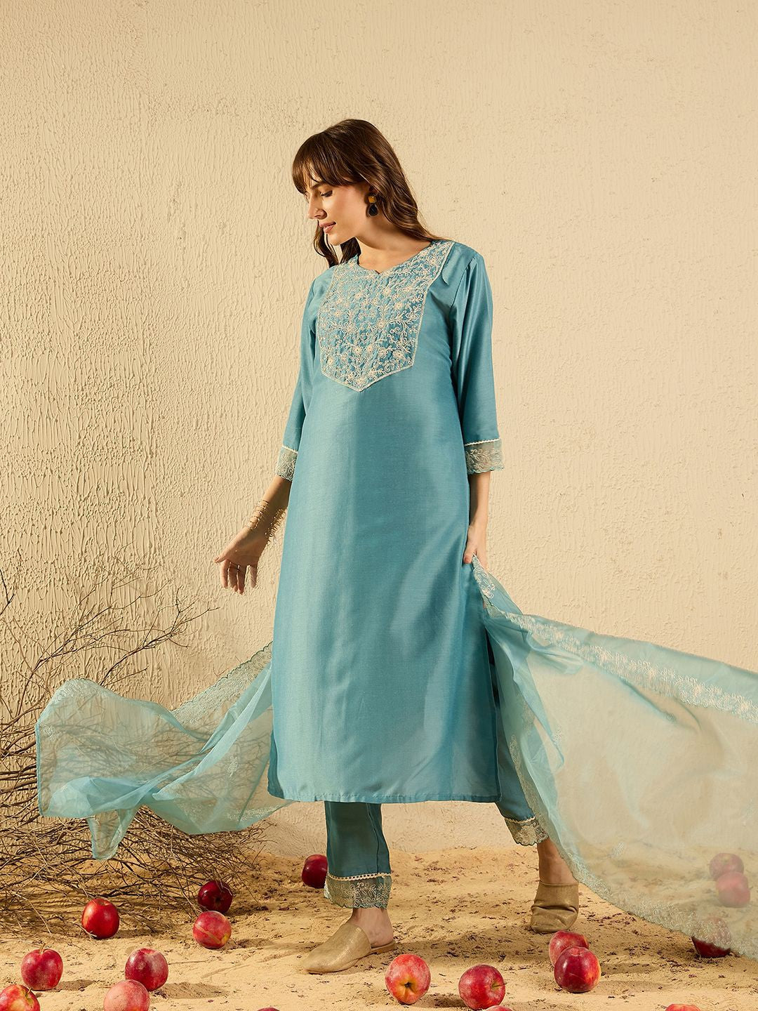 Women Floral Embroidered Regular Kurta with Trousers & With Dupatta
