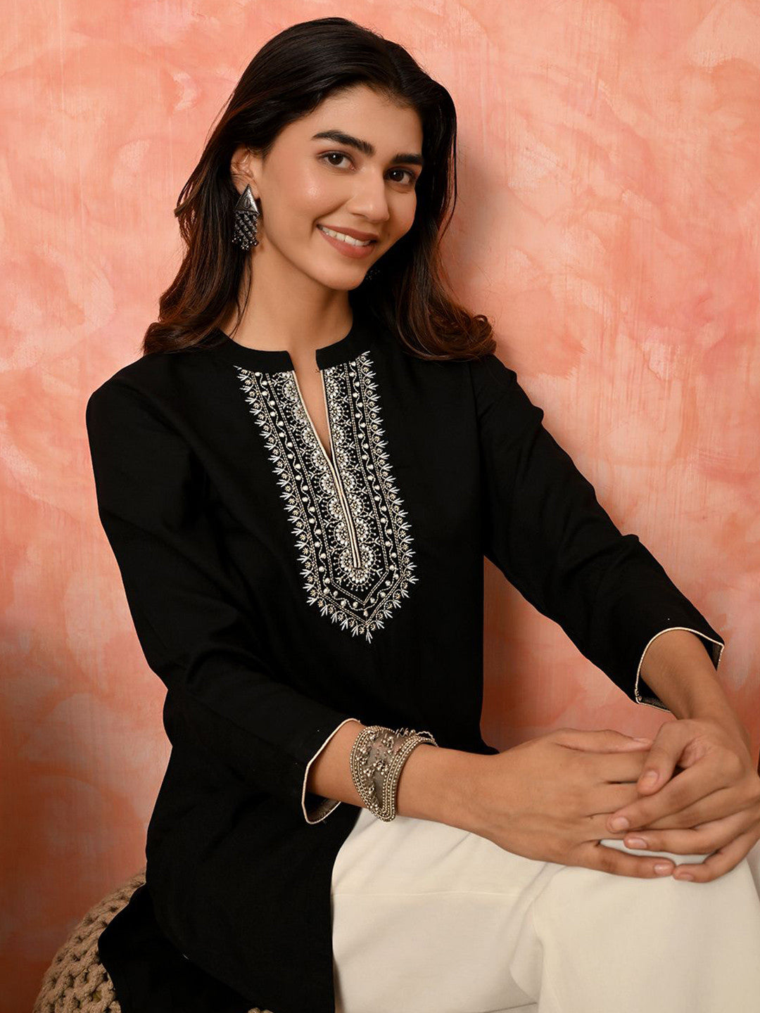 Women Embroidered Mandarin Collar Tunic