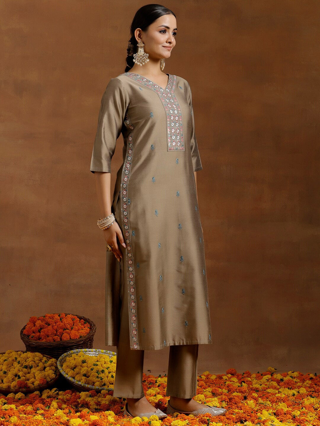 Ethnic Motifs Embroidered straight Sequinned Kurta with Trousers