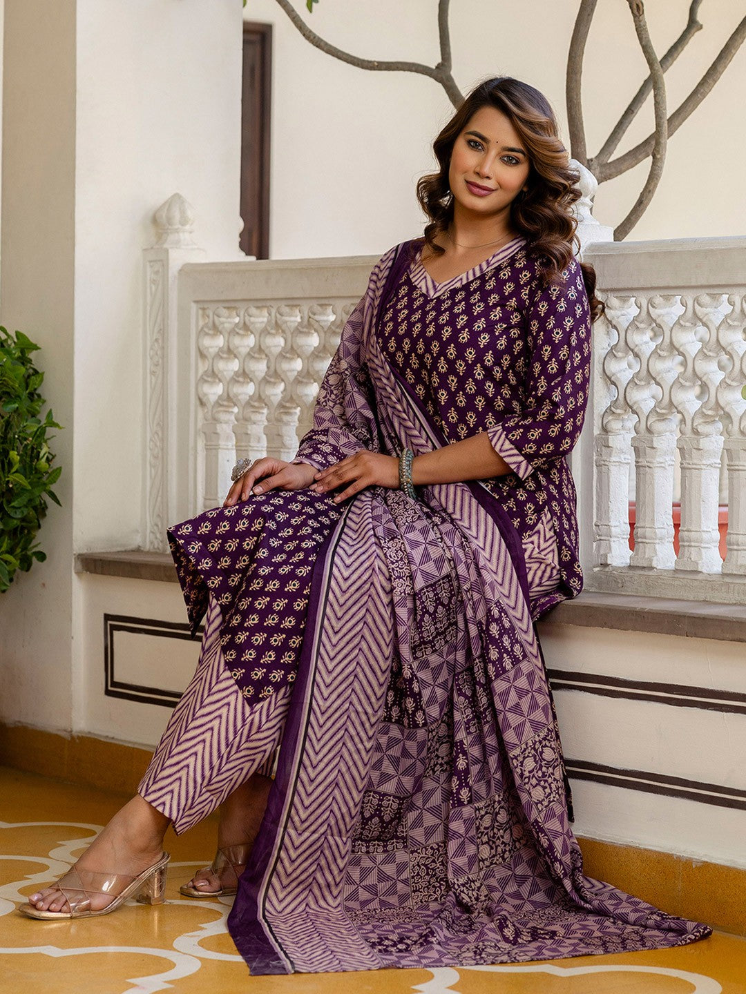 Women Geometric Printed Round Neck Regular Kurta with Trousers & Dupatta