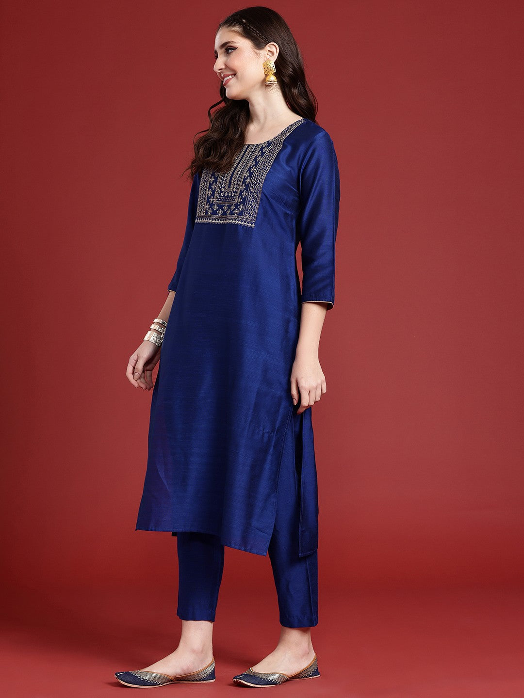 Women Ethnic Motifs Yoke Design Thread Work Kurta with Trousers & With Dupatta