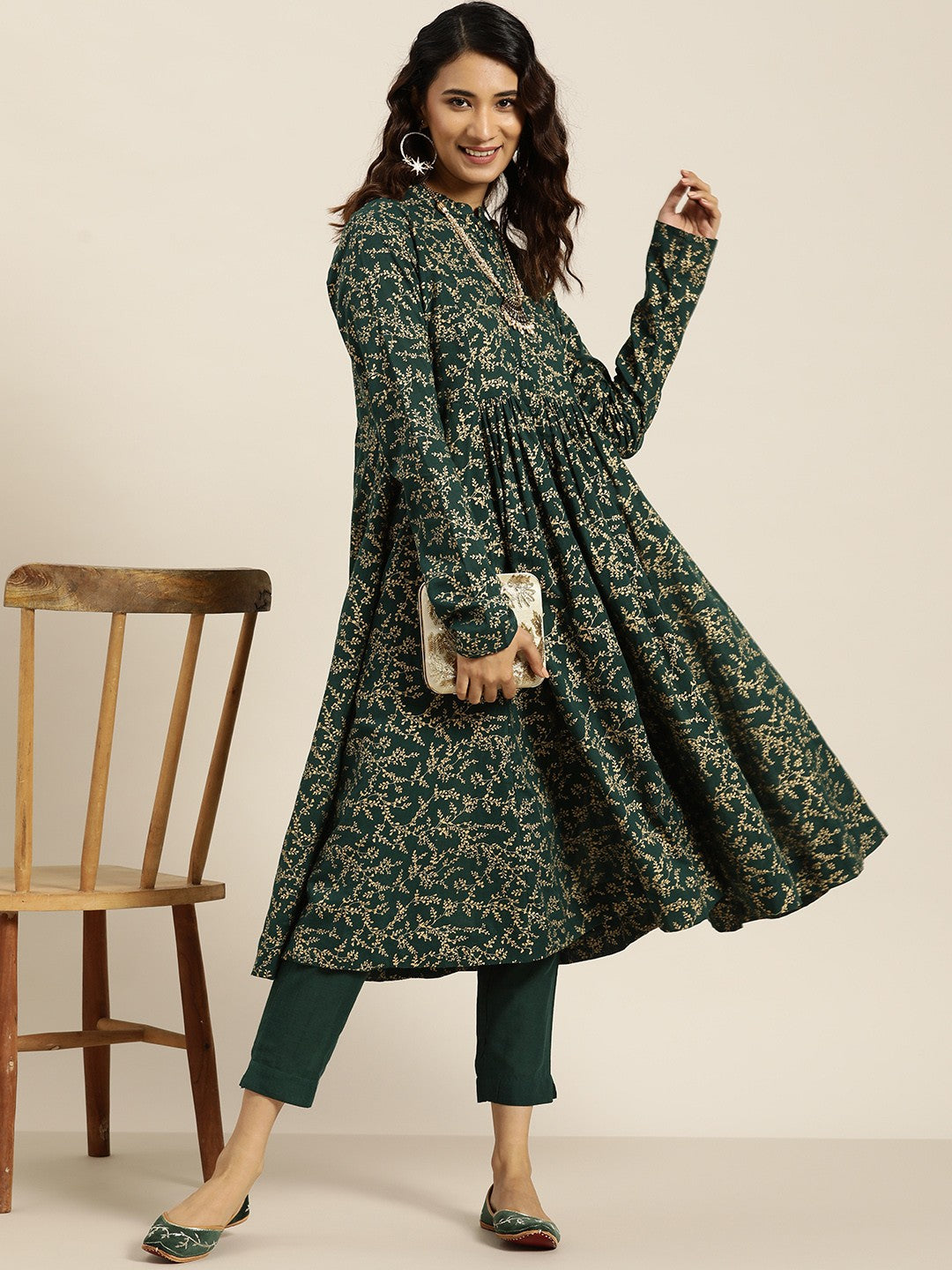Women Green & Golden Ethnic Motifs Printed Pure Cotton Kurta with Trousers