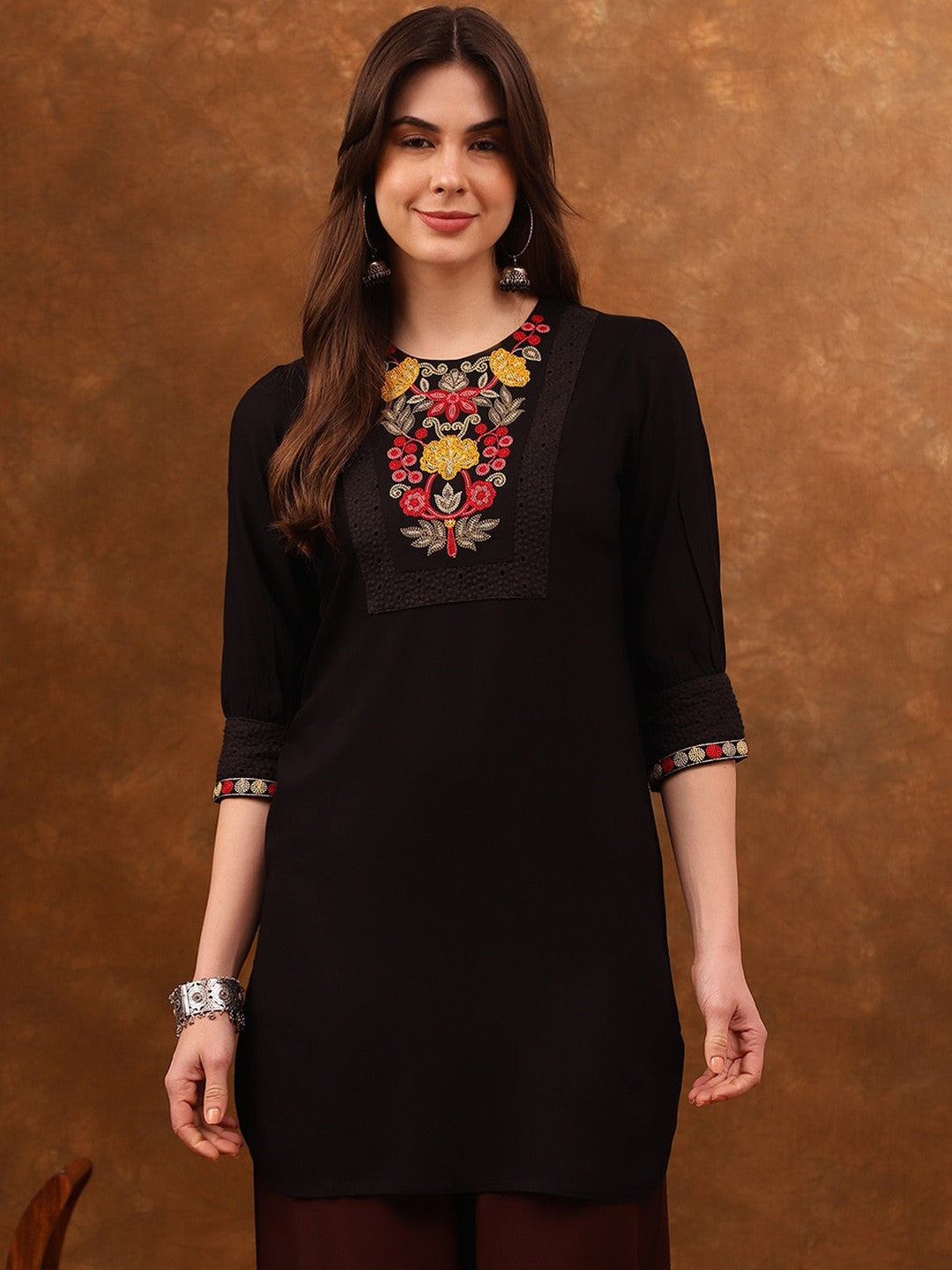 Floral Yoke Design Thread Work Straight Kurta