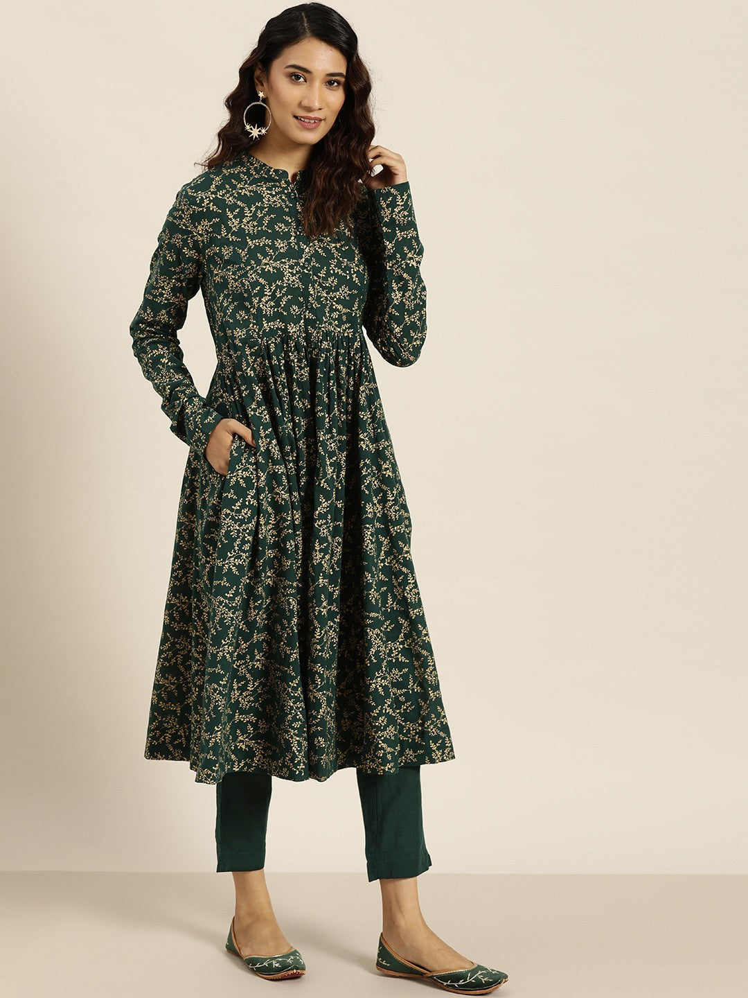 Women Green & Golden Ethnic Motifs Printed Pure Cotton Kurta with Trousers