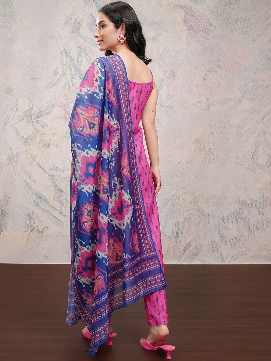 Pink Geometric Printed Shoulder Straps Neck Regular Kurta & Trouser With Dupatta