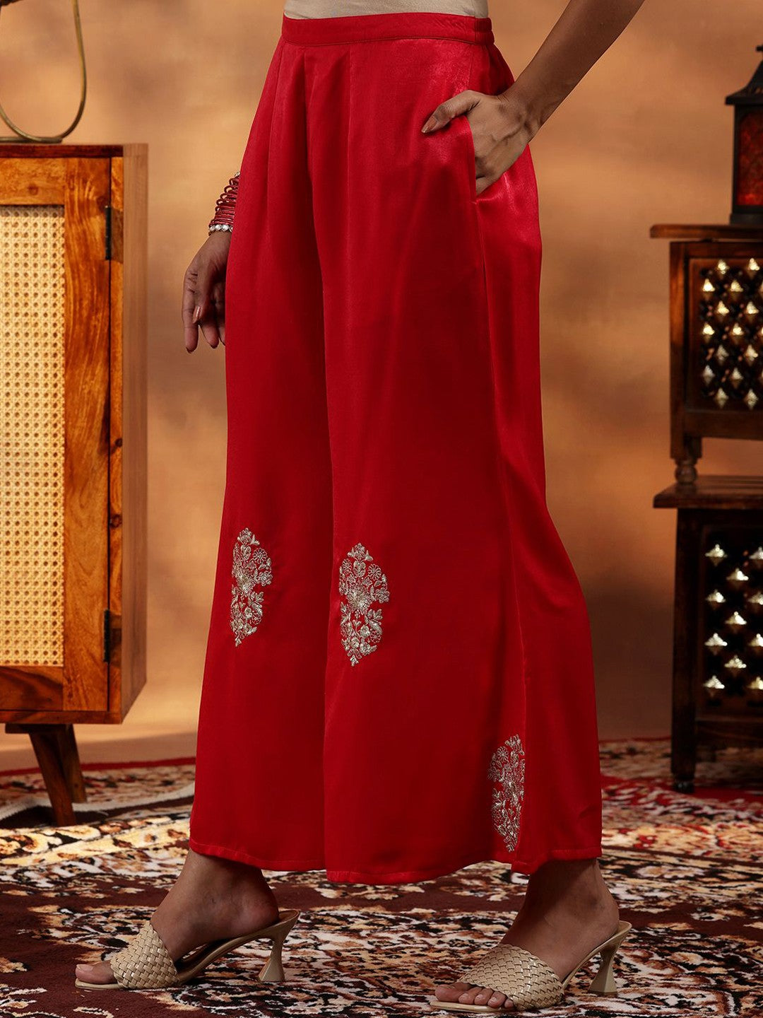 Floral Yoke Design Sequinned Straight Kurta with Palazzos