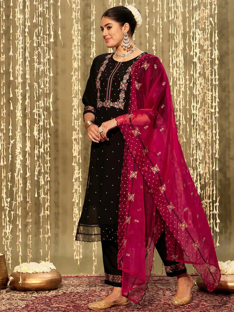 Women Silk Blend Kurta Pant Dupatta Set