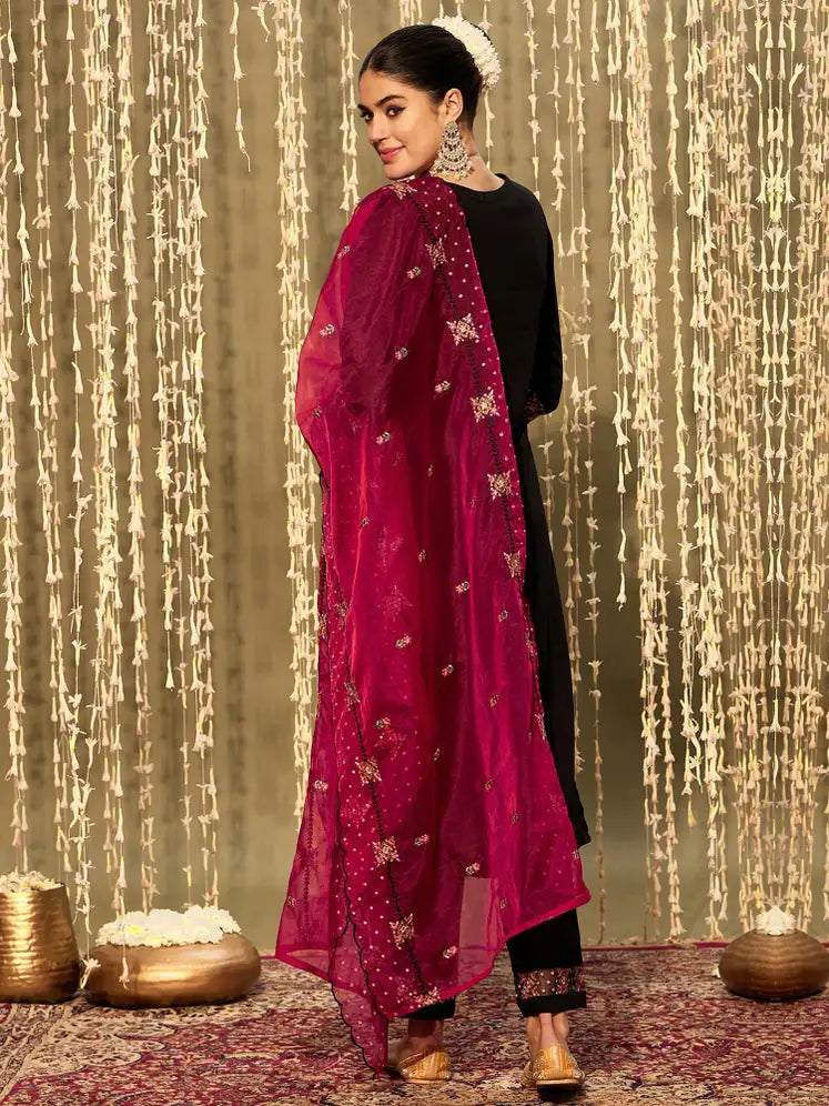 Women Silk Blend Kurta Pant Dupatta Set