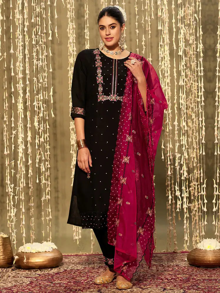 Women Silk Blend Kurta Pant Dupatta Set