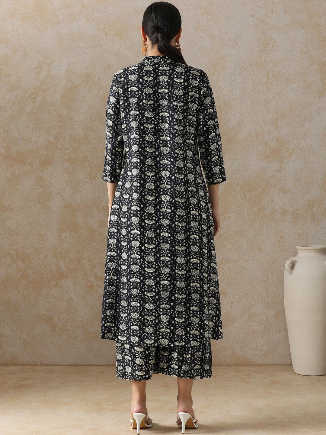 Women Floral Printed Regular Kurta with Trousers