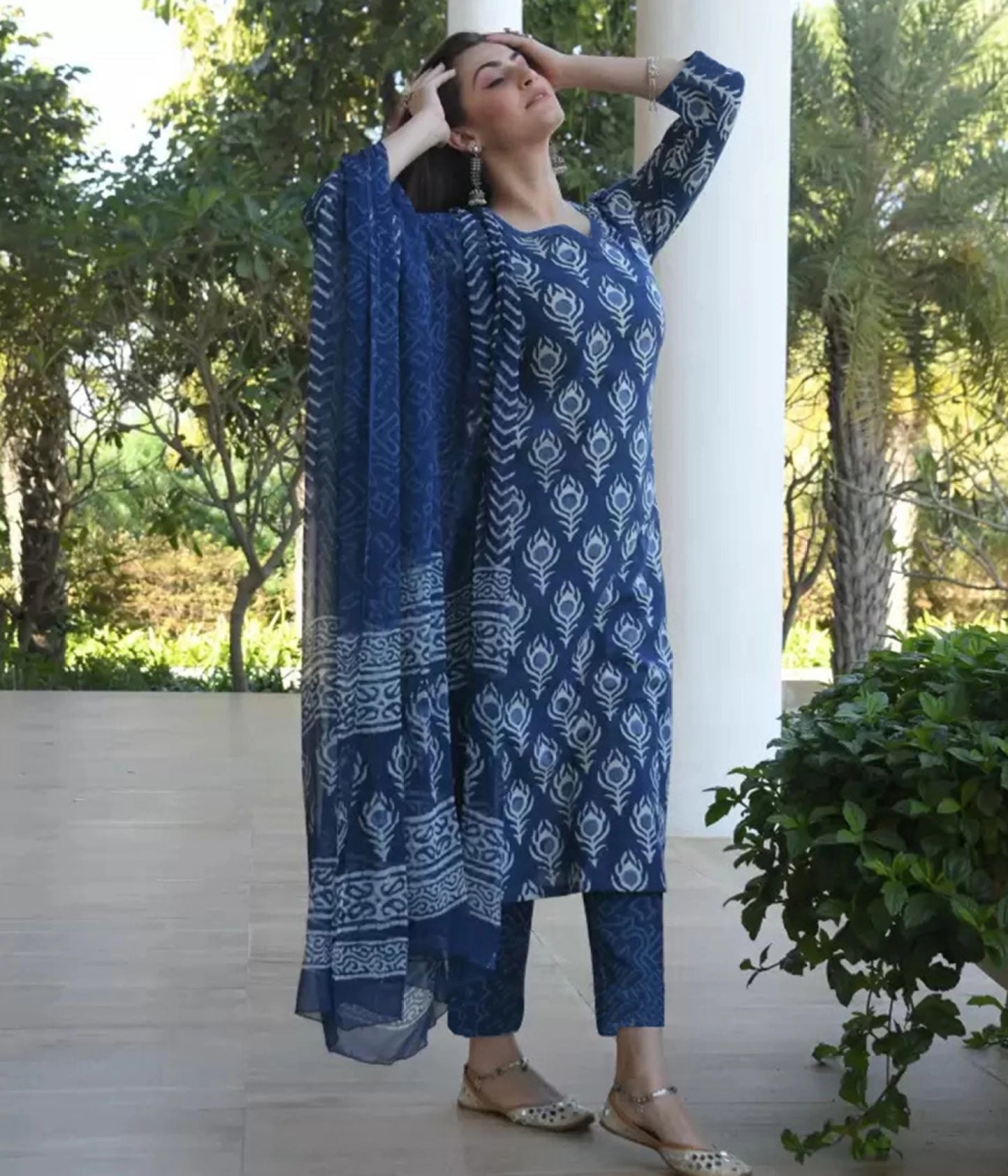 Women Cotton Blend Kurta Pant Dupatta Set