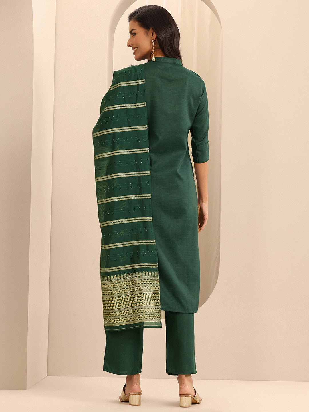 Mandarin Collar Pleated Straight Kurta With Trousers & Dupatta