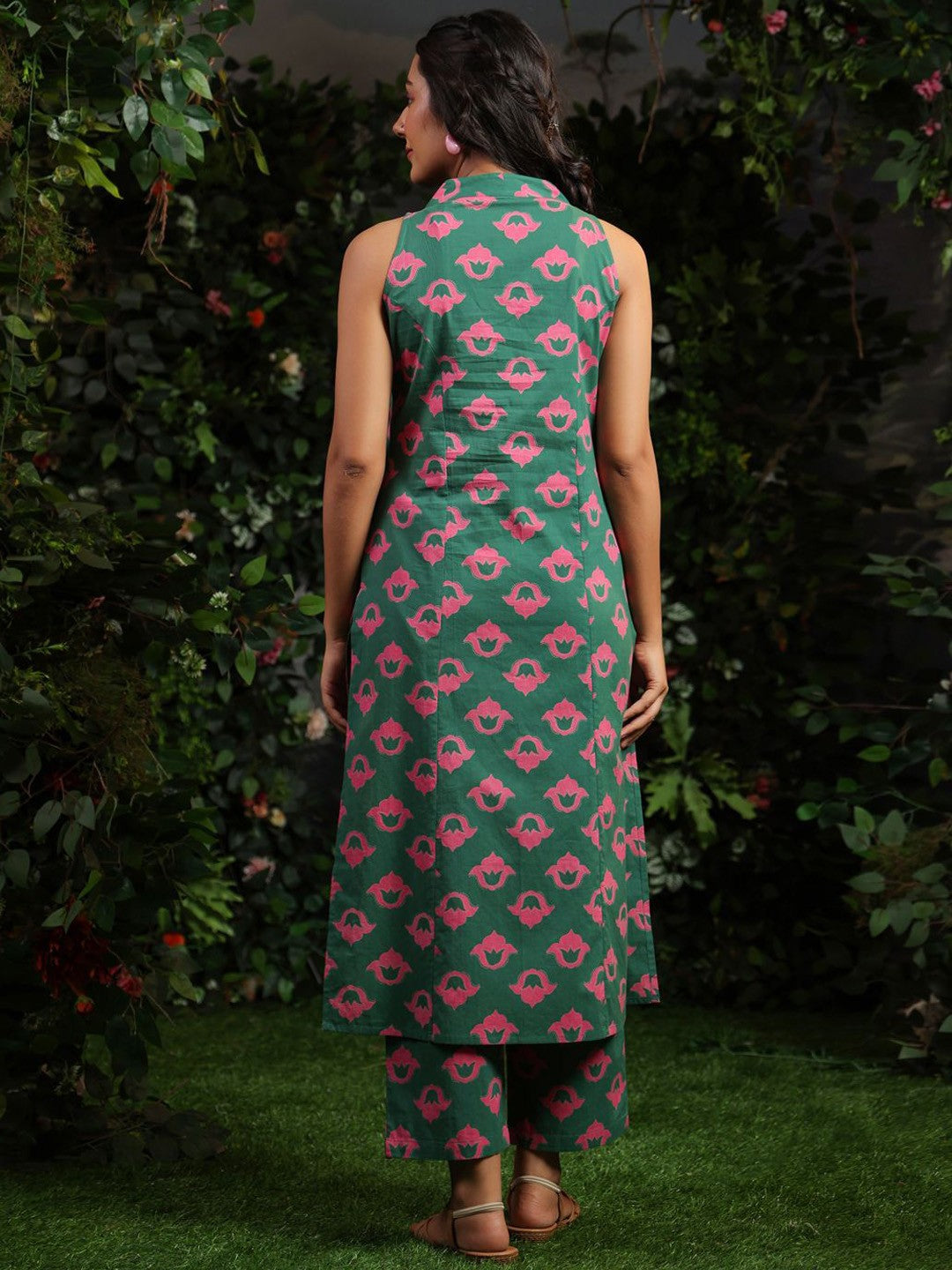 Floral Printed V-Neck Straight Pure Cotton Kurta With Trousers