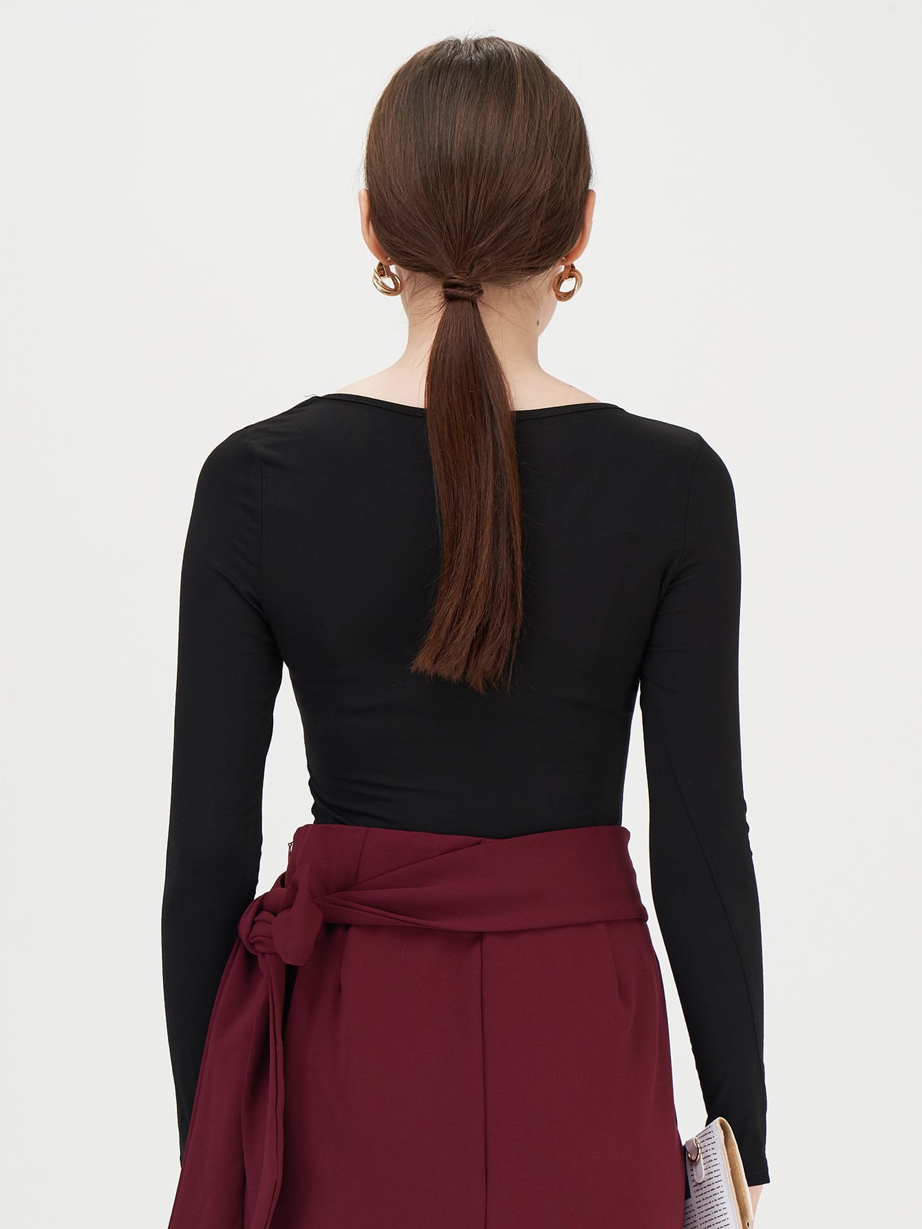 V-neck Form Fitted Crop Tee