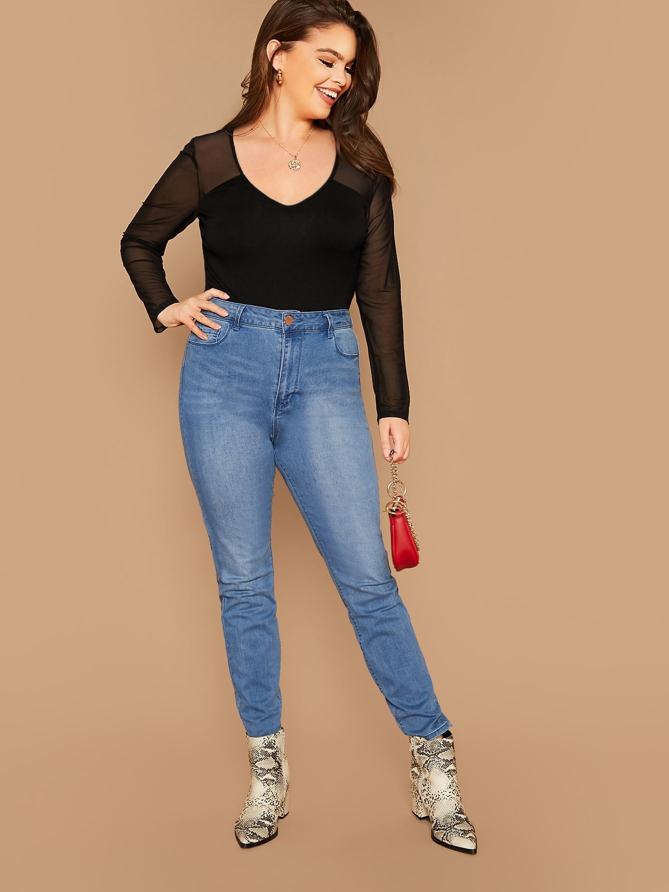 Plus V-neck Sheer Mesh Sleeve Tee