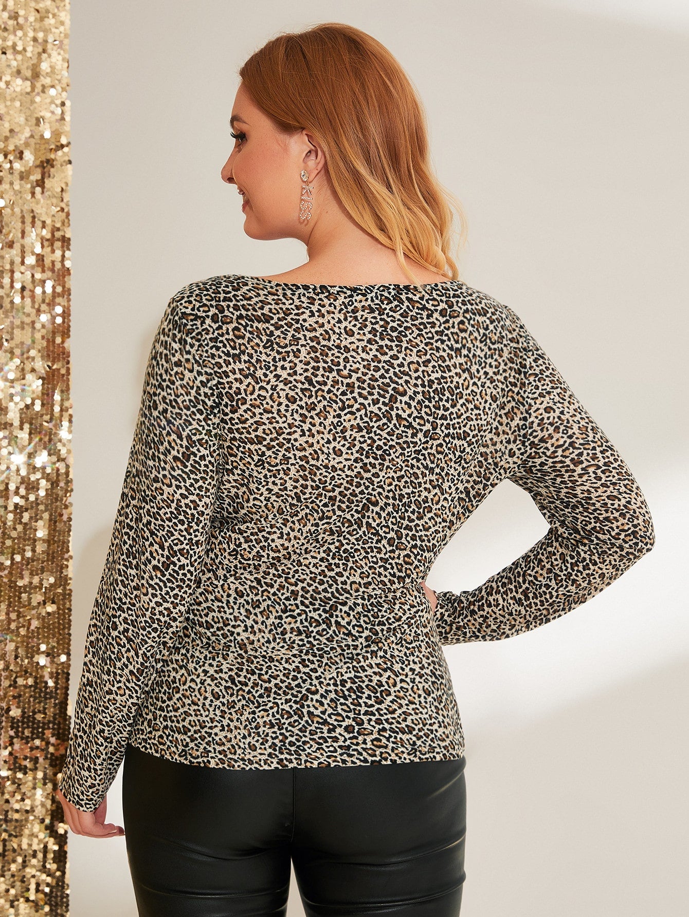 Plus V-neck Fitted Leopard Tee