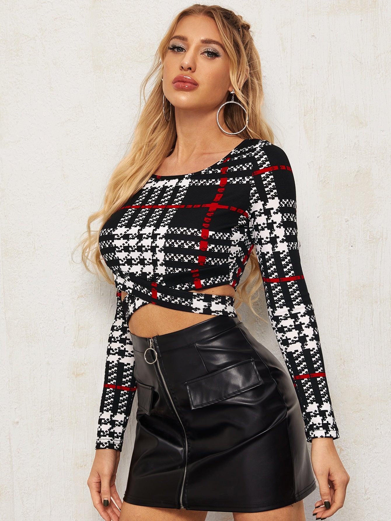 Crisscross Hem Plaid Crop Tee