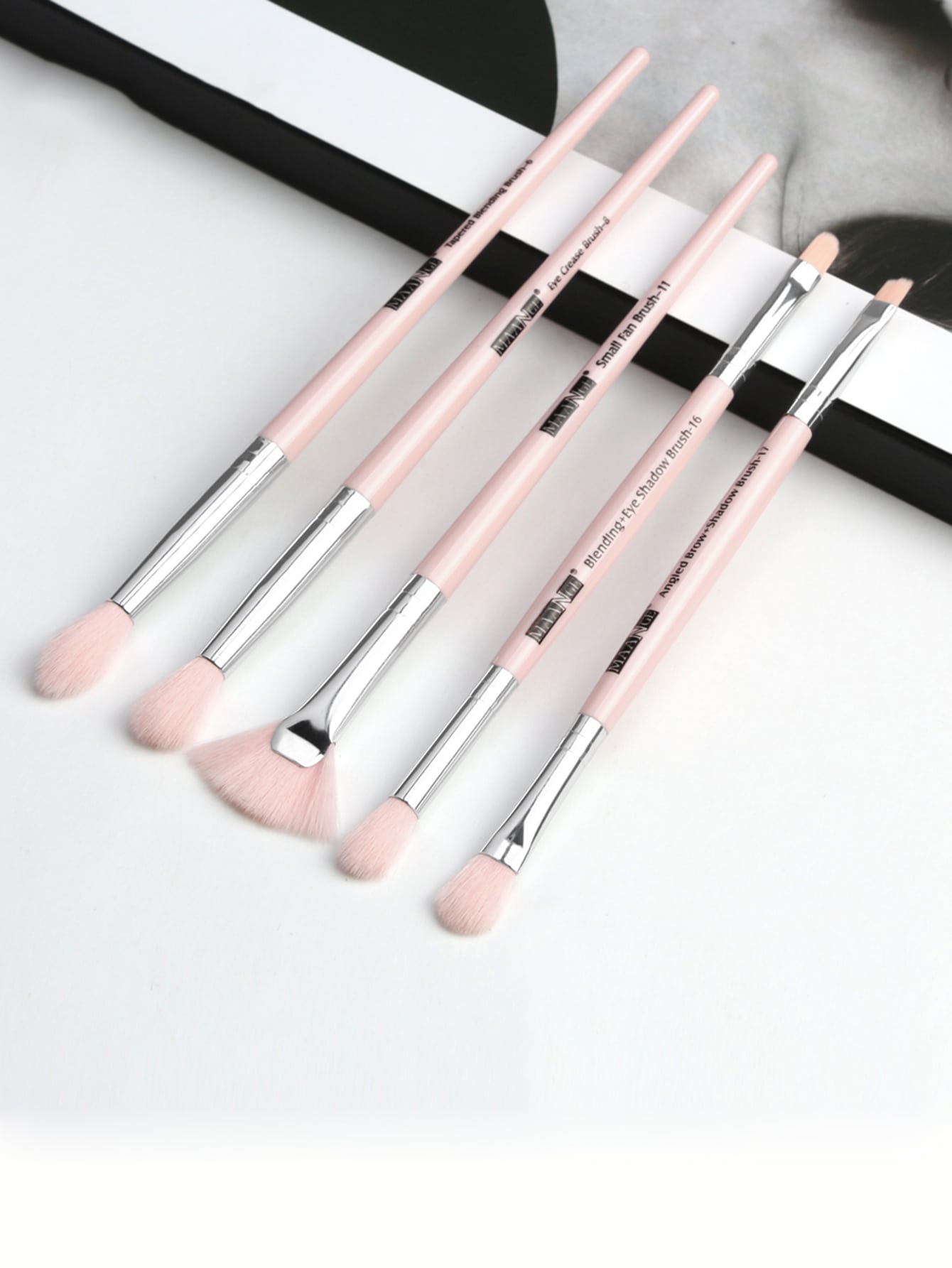 5pcs Fan Shaped Eye Makeup Brush Set