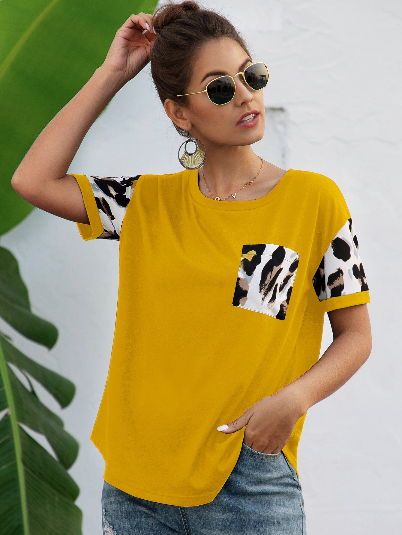 Colorblock Pocket Front Round Neck Tee