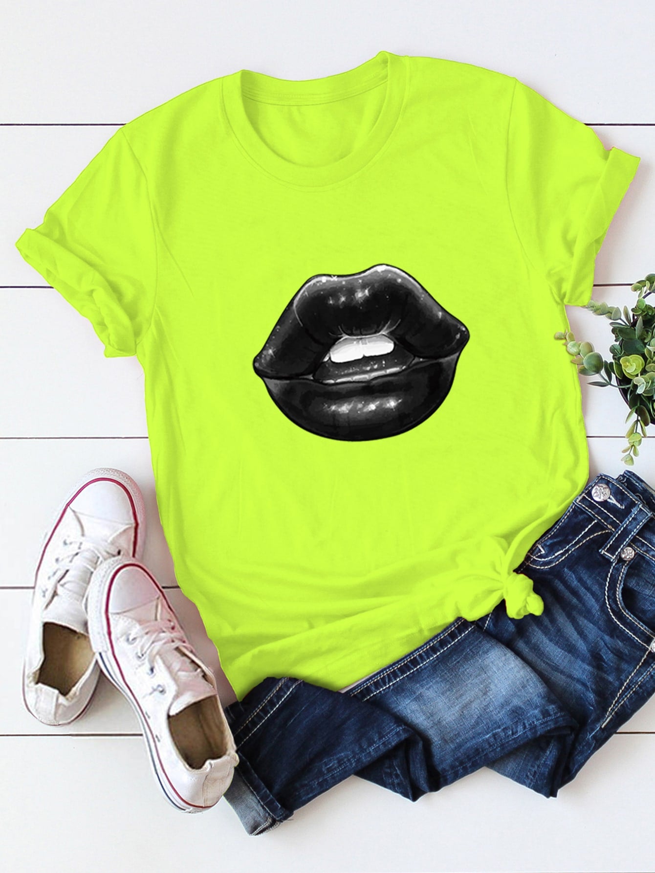 Figure Graphic Round Neck Tee