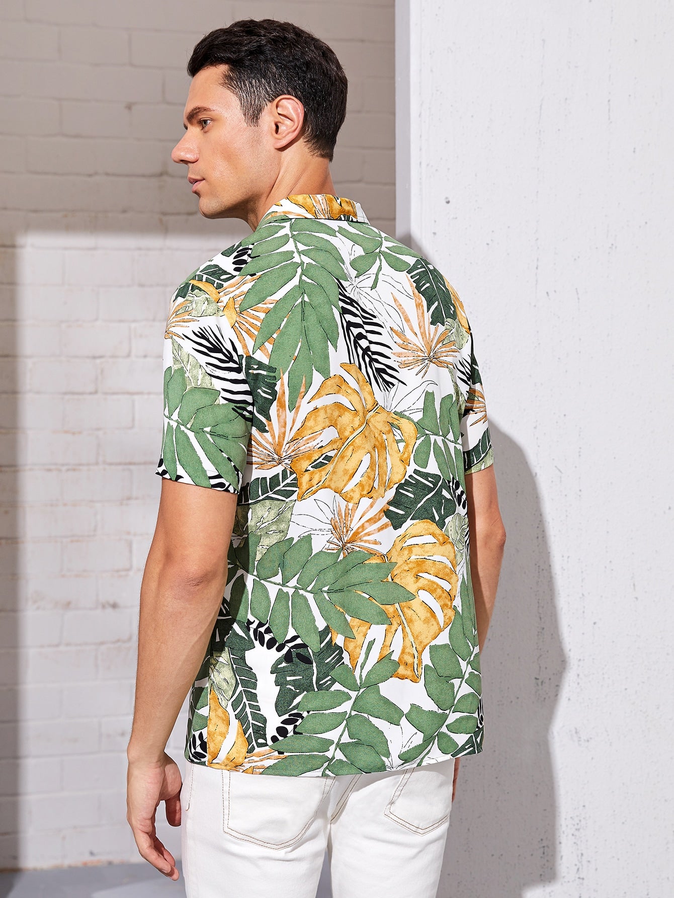 Men Button Front Tropical Print Shirt
