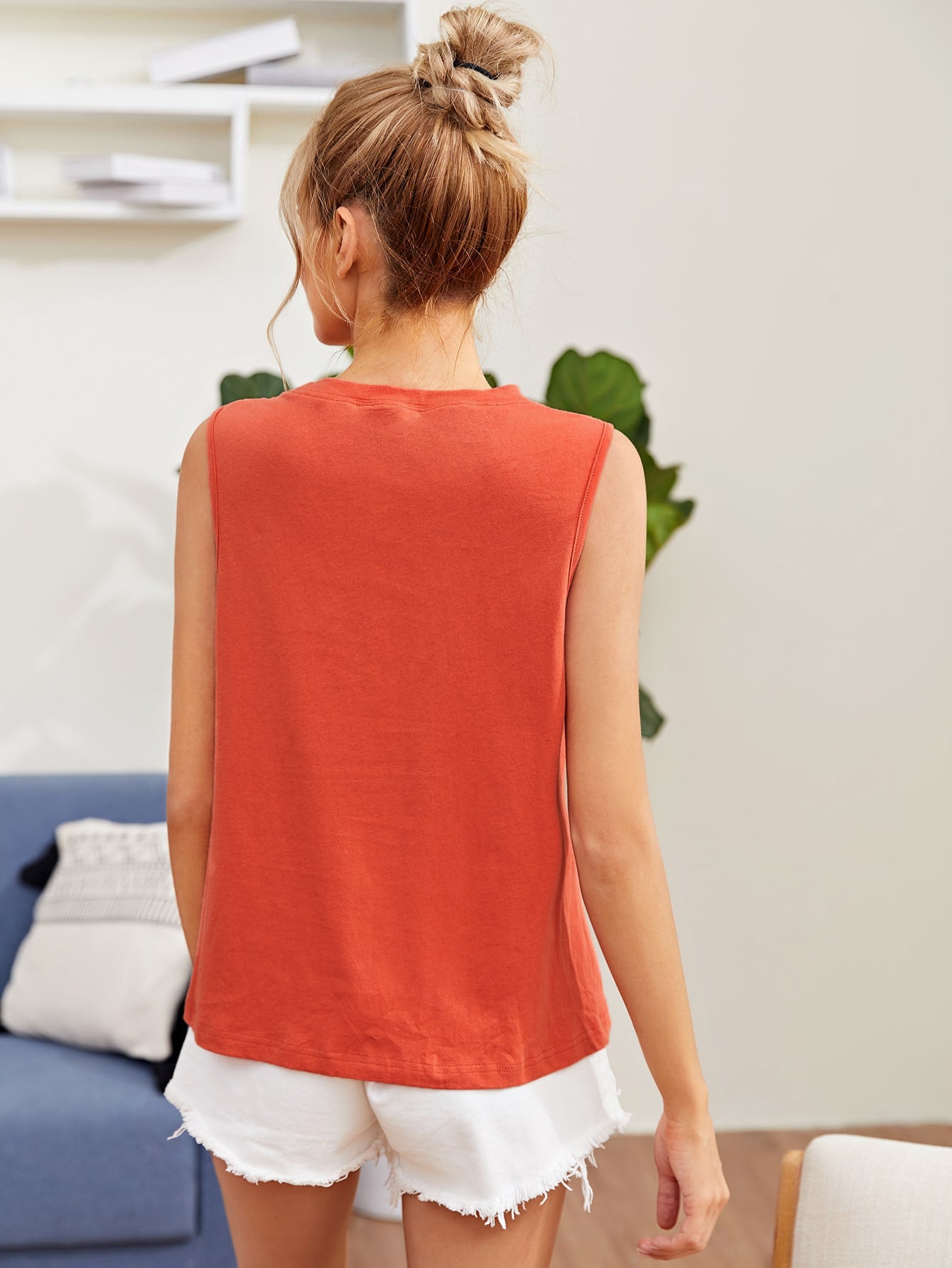 Floral & Slogan Graphic Patch Pocket Tank Top