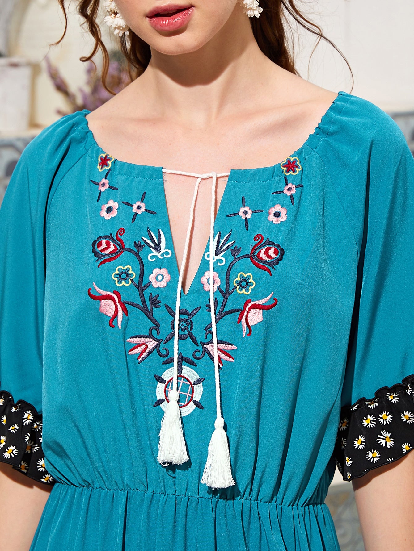 Floral Embroidered Tassel Tie Contrast Daisy A-line Dress