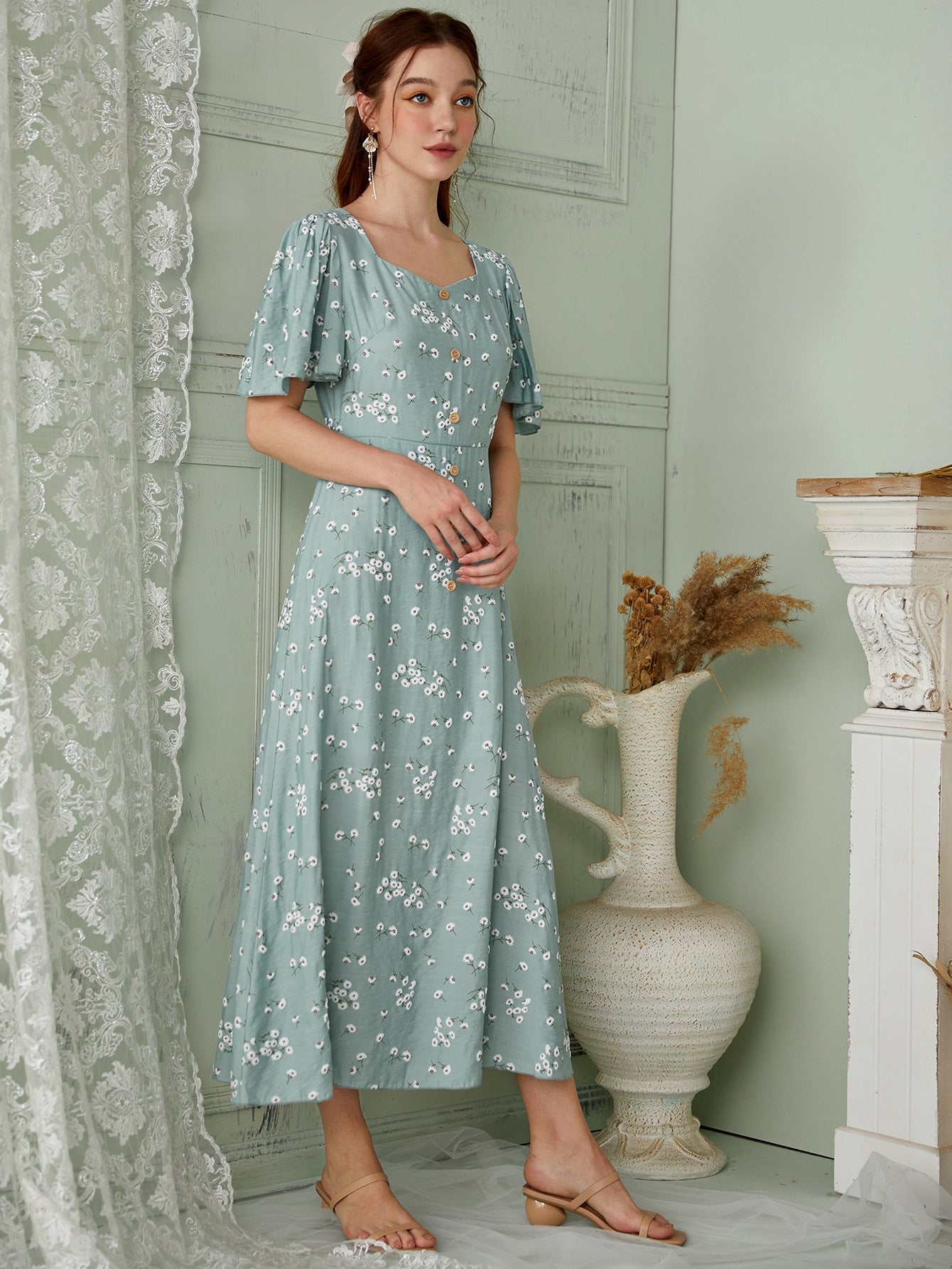 Ditsy Floral Print Sweetheart Neck Butterfly Sleeve Dress